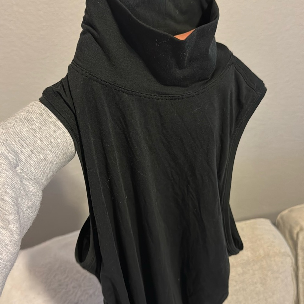 Lululemon mock neck tank size 2